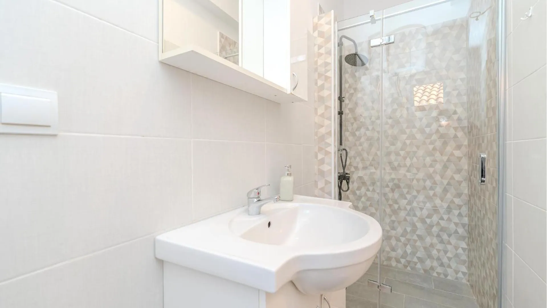 Cozy Apartment In Vir With Wifi